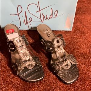 LifeStride Swirl Bronze Hornback Sandal